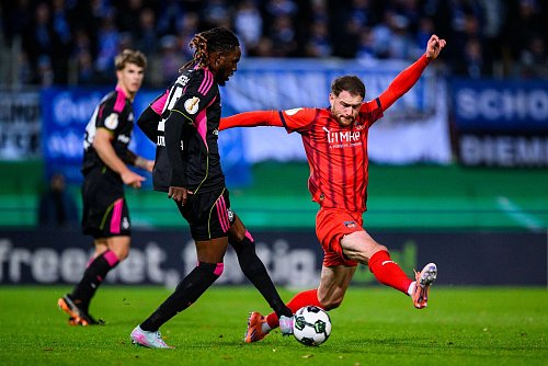 Heidenheims Offensive um Budu Siwsiwadse (r.) blieb blass. - © Tom Weller/dpa