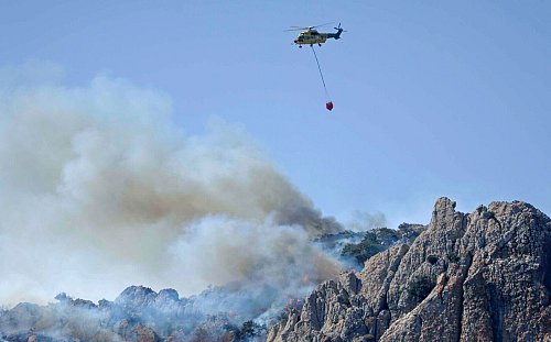 Im Sommer brennt es in Spanien fast immer irgendwo. - © Nono Rico/EUROPA PRESS/dpa