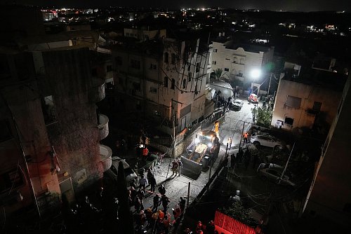 In dem überwiegend von arabischen Israelis bewohnten Ort starb eine Frau durch den Einschlag einer Hisbollah-Rakete. - © Leo Correa/AP/dpa