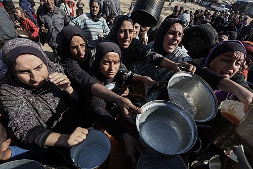 Hilfsorganisationen waren vor einer unmittelbar bevorstehenden Hungersnot vor allem im Norden des Gazastreifens. - © Omar Ashtawy Apaimages/APA Images via ZUMA Press Wire/dpa