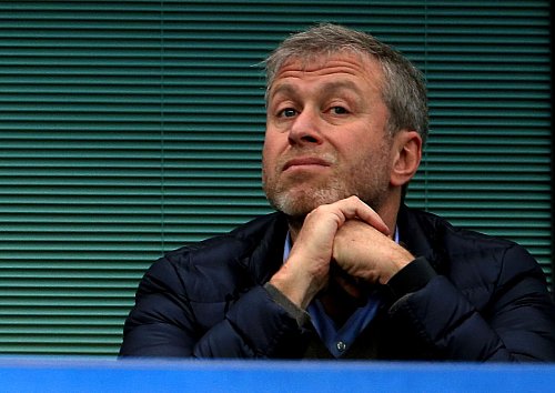 Die mutmaßlichen Regelverstöße sollen sich unter Ex-Chelsea-Besitzer Roman Abramowitsch ereignet haben. - © Adam Davy/PA Wire/dpa