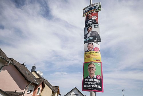 Noch unentschlossene Wählerinnen und Wähler können sich für die Kommunalwahlen in Nordrhein-Westfalen digitale Entscheidungshilfe holen. (Symbolbild) - © Oliver Berg/dpa