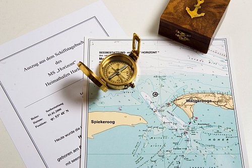 In der Seegrabmappe ist die genaue Position der Beisetzung markiert. - © Reederei Albrecht/dpa-tmn