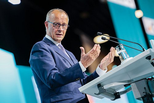 Merz will die Sozialsysteme reformieren. - © Thomas Banneyer/dpa
