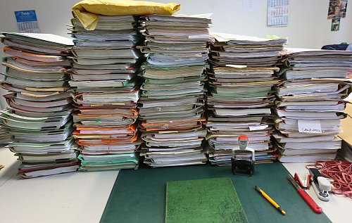 Zur Jahresmitte (Stichtag 30. Juni) betrug die Zahl der unerledigten Verfahren 238.872 - 1,6 Prozent weniger als zu Jahresbeginn. (Archivfoto) - © Stephanie Pilick/dpa