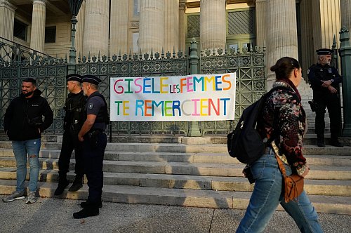Gisèle Pelicot ist zu einer feministischen Ikone geworden. - © Lewis Joly/AP/dpa