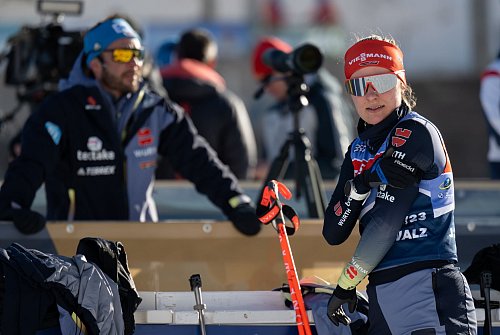 Frauen-Chefcoach Kristian Mehringer sieht Janina Hettich-Walz als Vorbild. (Archivbild) - © Hendrik Schmidt/dpa