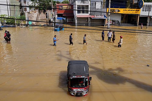 Ein Zyklon hat Sri Lanka schwer verwüstet. - © Eranga Jayawardena/AP/dpa