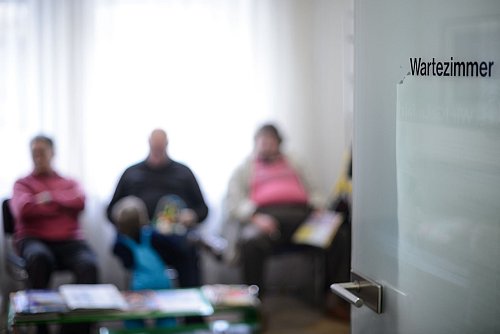 Kardiologe, Augenärztin, Gynäkologe: Immer wieder machen Menschen die Erfahrung, dass sie keine Facharztpraxis finden. - © Sina Schuldt/dpa/dpa-tmn