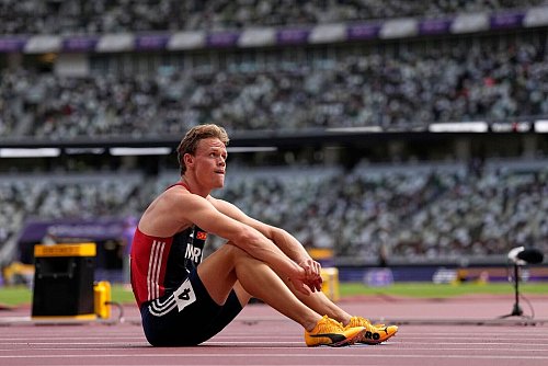 Der Topfavorit Sander Skotheim ist raus. - © Petr David Josek/AP/dpa