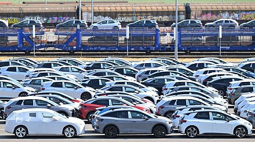 Auf Autoimporte haben die USA hohe Zölle von 25 Prozent verhängt - © Hendrik Schmidt/dpa