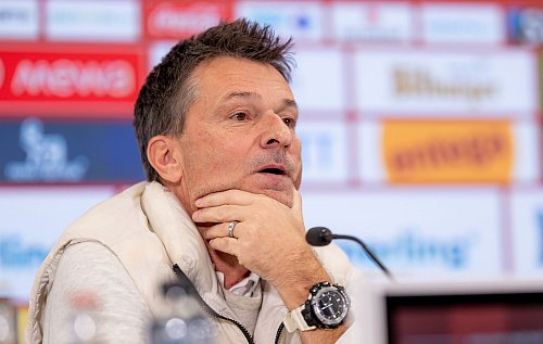 Mainz-Sportvorstand Christian Heidel tat sich sehr schwer mit der Trennung von Trainer Bo Henriksen. - © Torsten Silz/dpa