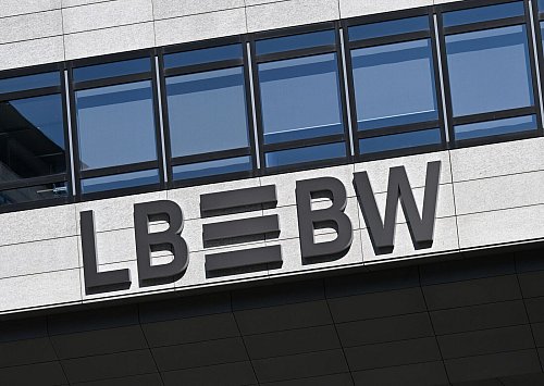 Die LBBW teilte mit, dass man die Ermittlungen der Behörden von Beginn an vollumfänglich unterstützt und auch selbst zur Aufklärung beigetragen habe. (Archivbild) - © Bernd Weißbrod/dpa