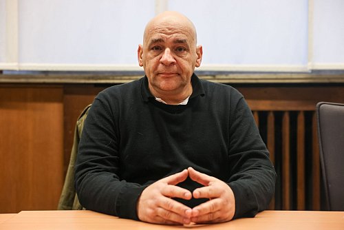 Er fordert 125.000 Euro Schmerzensgeld. (Archivbild) - © Oliver Berg/dpa