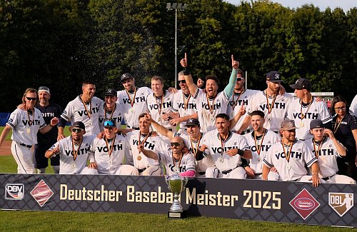 Die Heidenheim Heideköpfe krönten sich mit einem 3:1 in der Finalserie gegen die Guggenberger Legionäre zum deutschen Baseball-Meister. - © Niklas Graeber/dpa