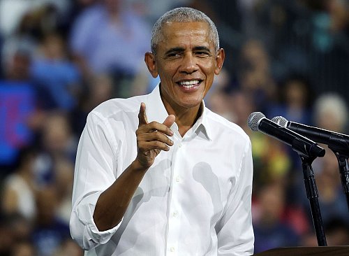Auch ein Hingucker auf dem Familienfoto: der ehemalige US-Präsident Barack Obama. (Archivbild) - © Mamta Popat/Arizona Daily Star/AP/dpa