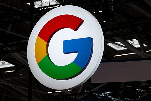 Google soll stärker reguliert und steuerlich in die Pflicht genommen werden, fordert der Kulturstaatsminister. (Symbolbild) - © Sven Hoppe/dpa