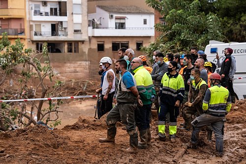 Im Einsatz sind im Katastrophengebiet unter anderem bereits 7.500 Militärangehörige. - © Matias Chiofalo/EUROPA PRESS/dpa
