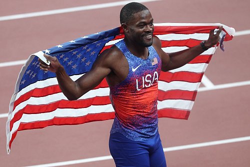 Olympiasieger Rai Benjamin ist nun auch Weltmeister über 400 Meter Hürden. - © Oliver Weiken/dpa