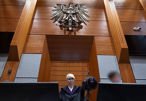 Die Richterin Andrea Wegschneider wird nach zwei Verhandlungstagen das Urteil im Fall Benko fällen - © Johann Groder/EXPA/APA/dpa