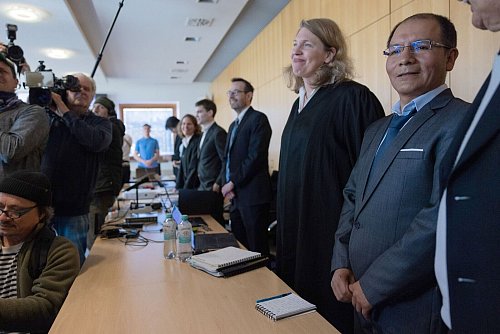 Der Kläger Saul Luciano Lliuya war selbst zur mündlichen Verhandlung nach Hamm gekommen. - © Rolf Vennenbernd/dpa