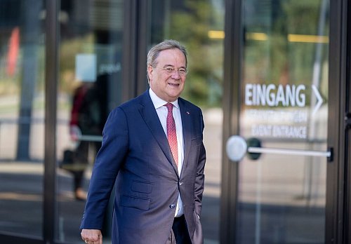 Der ehemalige Unions-Kanzlerkandidat Armin Laschet (CDU) ging der Bundespolizei bei einer Kontrolle an der belgischen Grenze ins Netz. (Archivbild) - © Thomas Banneyer/dpa