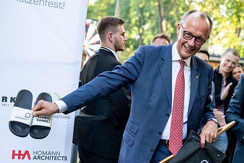 Merz hatte den Ausspruch «Rambo Zambo» im Wahlkampf als Synonym für wildes Feiern genutzt. - © Fabian Sommer/dpa