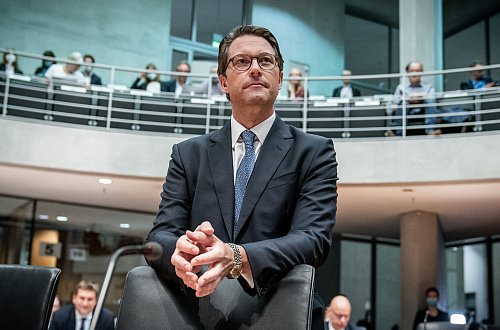 Wegen seiner Aussagen im Maut-Untersuchungsausschuss droht dem ehemaligen Verkehrsminister ein Prozess. (Archivbild) - © Michael Kappeler/dpa