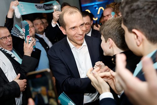 Dennis Thering holt die CDU auf dem Tief. - © Georg Wendt/dpa
