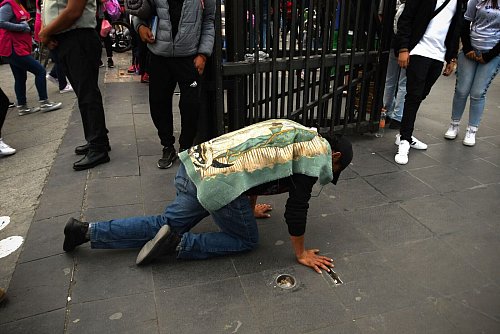 Viele Gläubige pilgern bereits vor dem 12. Dezember von ihren Dörfern aus tagelang zu Fuß oder per Fahrrad in die Hauptstadt, um an den Feierlichkeiten teilzunehmen. - © Jorge Nunez/ZUMA Press Wire/dpa
