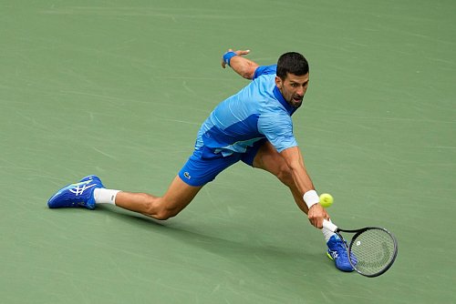 Novak Djokovic läuft dem ersehnten 25. Grand-Slam-Titel hinterher. - © Mary Altaffer/AP/dpa