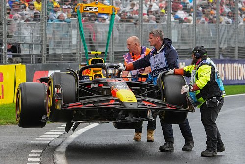 Liam Lawson leistete sich in seinen zwei Red-Bull-Rennen zu viele Fehler. - © Scott Barbour/AP/dpa