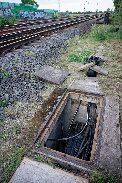 Die Bahnstrecke ist jetzt wieder freigegeben worden. - © Henning Kaiser/dpa