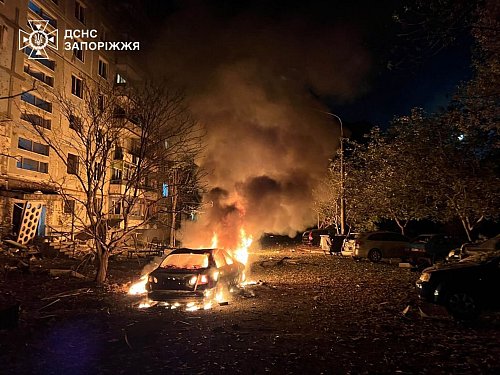 Nach ukrainischen Angaben setzte Moskau mehr als 50 Raketen und Marschflugkörper sowie rund 500 Drohnen ein. - © Uncredited/Ukrainian Emergency Service/AP/dpa