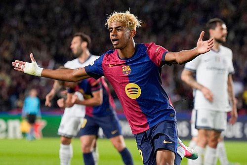 Barcelonas Lamine Yamal traf gegen Inter und sorgte für einen Altersrekord - © Emilio Morenatti/AP/dpa