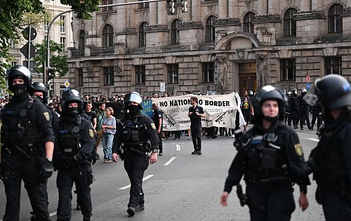In Leipzig hatte es nach der Urteilsverkündung Solidaritätskundgebungen für Lina E. gegeben. (Archivfoto) - © Hendrik Schmidt/dpa