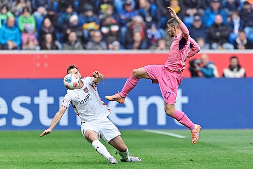 Dreh- und Angelpunkt bei Hoffenheim: Andrej Kramaric (r.). - © Uwe Anspach/dpa