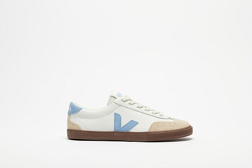 Retro Sneaker spielen wieder eine große Rolle. Besonders beliebt sind Sneaker à la Veja (ca. 135 Euro). - © Veja/dpa-tmn