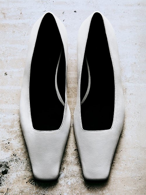 Häufig sieht man Loafers im sogenannten «Square-Toe-Design» wie von COS (ca. 150 Euro). - © COS/dpa-tmn