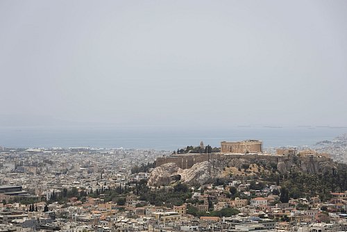 Athen war 1985 die erste Kulturhauptstadt Europas - Blick auf die Akropolis vom Lycabettus-Hügel. - © Socrates Baltagiannis/dpa