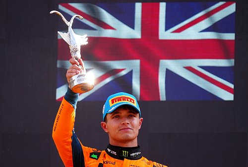 Richtig glücklich sieht Lando Norris nach Platz zwei in Monza nicht aus. - © David Davies/PA Wire/dpa