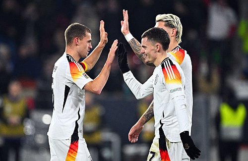 Abklatschen und Jubeln. Das konnte Kimmich in der Nationalmannschaft zuletzt ganz oft. - © Tom Weller/dpa