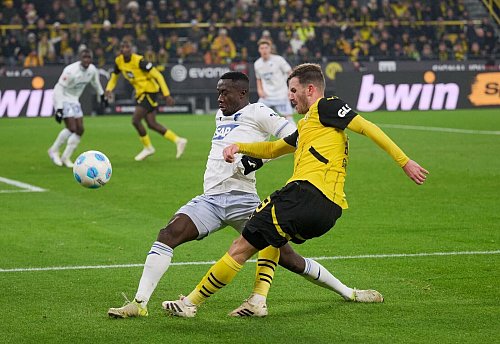 Das Spiel war lange Zeit überraschend ausgeglichen. - © Bernd Thissen/dpa