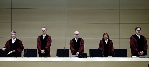 Der 3. Strafsenat am BGH prüft den komplexen Fall. - © Ronald Wittek/epa/Pool/dpa