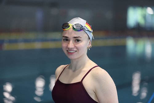 Die Synchronschwimmerin wünscht sich mehr Zentralisierung in ihrem Sport. - © Sascha Thelen/dpa