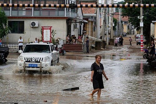 Dennoch kamen zahlreiche Menschen ums Leben. - © Mahesh Kumar A./AP/dpa