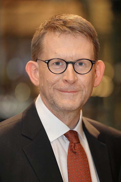 Der Schweizer Andreas Urs Sommer ist Professor für Philosophie an der Albert-Ludwigs-Universität in Freiburg. - © Stefan Obermeier/Andreas Urs Sommer/dpa-tmn