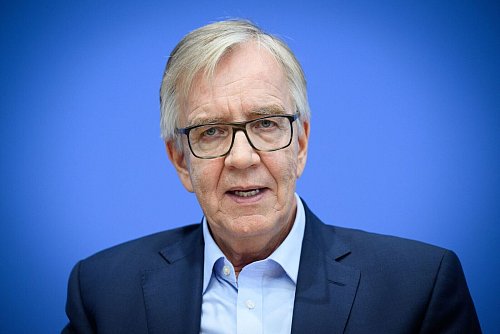 Dietmar Bartsch hat seinen Rostocker Wahlkreis bisher nicht direkt gewonnen, rechnet sich aber diesmal Chancen aus. - © Bernd von Jutrczenka/dpa