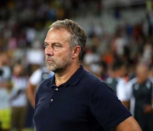 Er muss mit Barcelonas Sportdirektor Deco entscheiden, wie es auf dem Torhüterposten weitergeht. - © Xavi Urgeles/ZUMA Press Wire/dpa