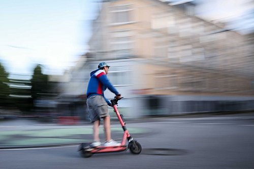 Der ADAC hat das Verhalten von Verkehrsteilnehmern an Ampeln beobachtet. (Archivbild) - © Christian Charisius/dpa